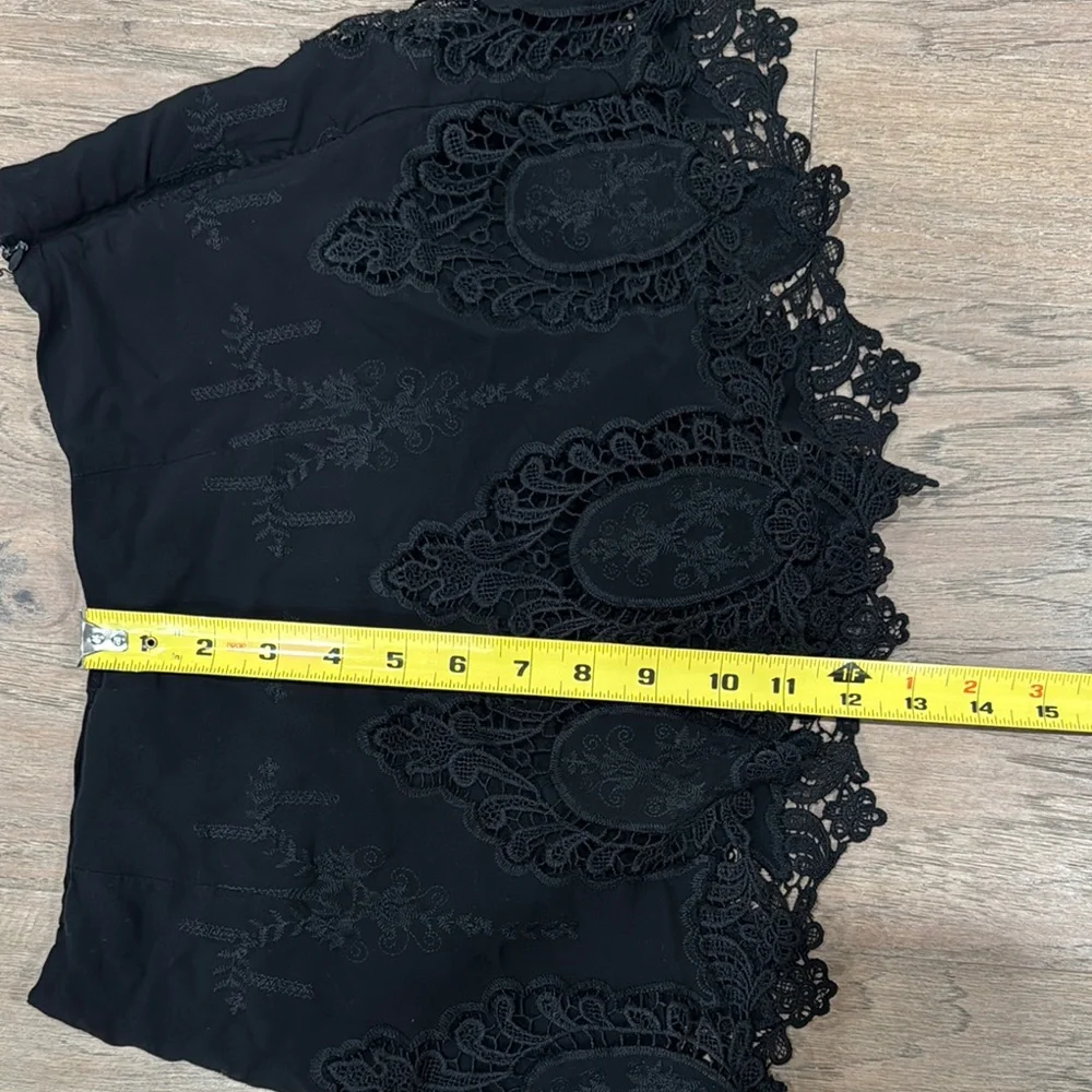 Forever 21 Elegant Black Lace Women’s Mini Skirt Size Medium - Picture 5 of 6